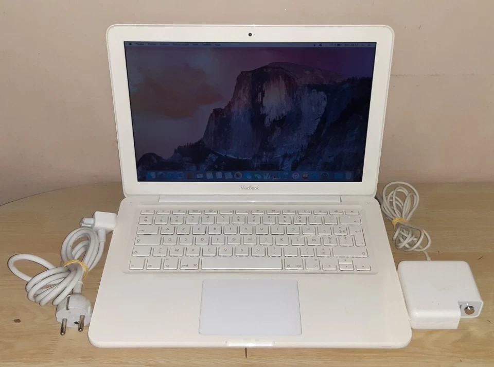 APPLE MACBOOK - Vintage - Core 2 duo VENDU EN L' ETAT - S' ALLUME ET FONCTIONNE - Photo 1/4
