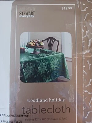 Mantel Martha Stewart Everyday Woodland Holiday verde profundo oblongo 52x70 Dama Foto 1 de 4