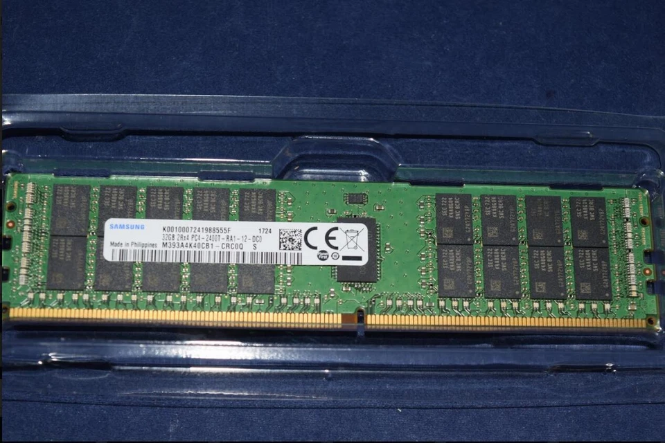 M393A4K40CB1-CRC SAMSUNG 32GB (1X32GB) 2RX4 PC4-2400T DDR4-2400T MEMORY - Image 1 of 1