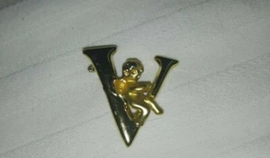 Vtg. Signed (Landau??? Lanvin???) CHERUB "V" GoldTone LAPEL PIN - Picture 1 of 11
