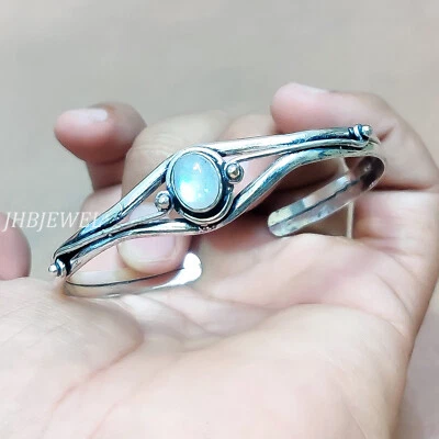 Brazalete hecho a mano con piedras preciosas de luna de fuego azul de plata de ley 925 Foto 1 de 4