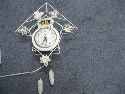 VINTAGE UNITED CLOCK CO NO. 50 ANIMATED BIRDHOUSE ELECTRIC WALL CLOCK WORKS Cover