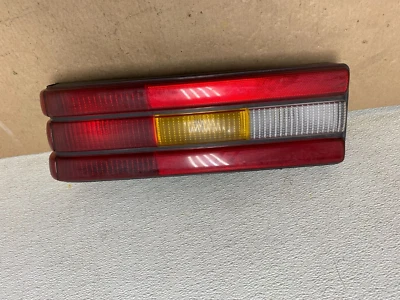 Luz trasera izquierda del lado del conductor Ford Escort 1986-1989 OEM E6013 Foto 1 de 4