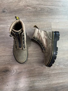 New Boots Dr. Martens Combs Jungle Zip Boots Dark Khaki Brown Men's 4 Women's 5 - Picture 1 of 8