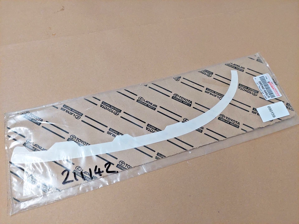 Protector panel puerta trasera izquierda Toyota Hilux MK8 678580K080 2016-2019 genuino Foto 1 de 4