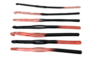 Crochet Needle Hook Handmade Resin Christmas Gift Pink And Black Craft Present - Picture 1 of 18