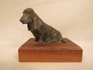 Vintage Metal BASSETT HOUND Figurine Paper Weight On Wood Base Estate Find - Picture 1 of 6