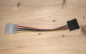 Desktop PC Power Cable x1 4 Pin male to x1 Sata connector 115mm long - Afbeelding 1 van 3