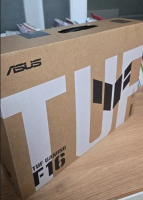 ASUS / TUF Gaming F16 / RAM 32GB / FX608JMR-QT040 / RTX5060 / 512GB / i7-14650HX - Photo 1/3