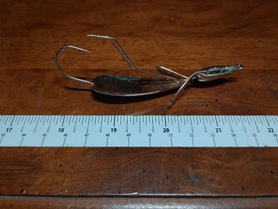 ¿Ala de hierba sin marca? Señuelo de pesca lubina muskie aparejo lucio leve trucha mierda Foto 1 de 4