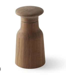 Molinillo de martillos Skagerak de Fritz Hansen sal pimienta 6,5 x 12 cm roble PVP £75 - Imagen 1 de 15