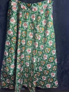 Maxi Falda Verde Hecha a Mano Estampado Floral Geométrico - Cintura con Cordón - Upcycle Cr - Imagen 1 de 3