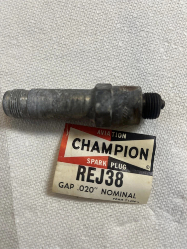 Champion Spark Plugs REJ38 Used - Image 1 of 4