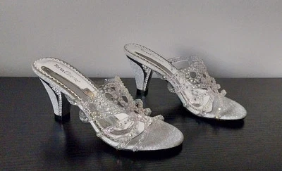 Tacones vintage plateados y blancos años 90 con pedrería y perlas Foto 1 de 4