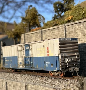 Athearn Genesis HO Scale Box Car Weathered Amazing NIB - Picture 1 of 10
