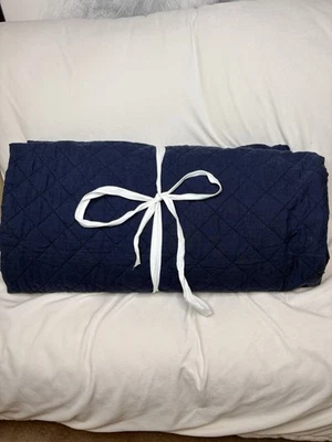 Edredón de diamantes de lino belga de granero de cerámica azul medianoche · King/Cal. King Foto 1 de 4