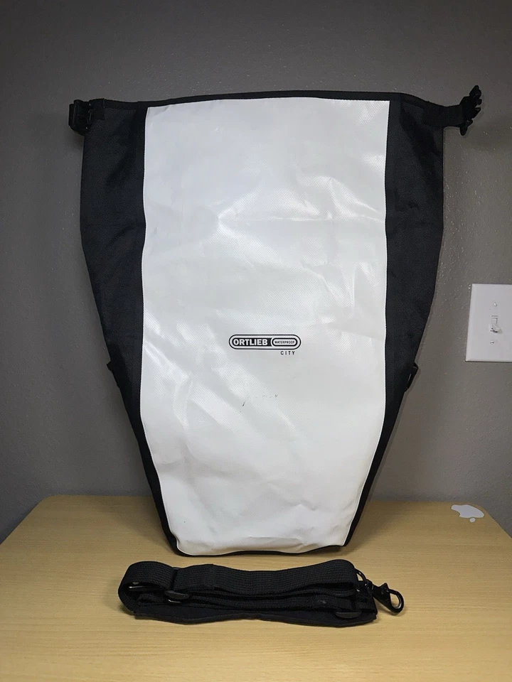 ORTLIEB Rodillo Trasero CITY PANNIER Impermeable Blanco Bolsa Bicicleta con Correa Alemania 20 L Foto 1 de 4