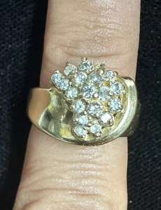14K Yellow Gold Diamond Cluster Ring 5.3g Sz 4 - PRE OWNED - Picture 1 of 8