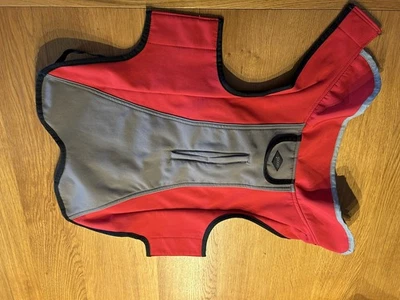 Hundemäntelchen Neoprenmantel  RL 43 cm + 8 cm Kragen rot-schwarz von Jeggo XL - Bild 1 von 4