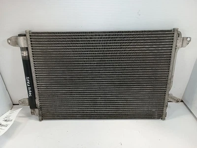 Condensador de CA de Volkswagen Jetta 11870203 2015 Foto 1 de 4