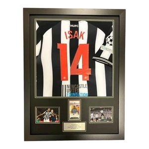 Alexander Isak Player Issue shirt FRAMED Topps Auto PSA signed Newcastle United - Picture 1 of 9