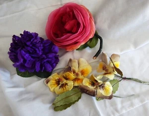 3 Vintage Hat Flowers - Vintage Millinery - 4 Pcs. - Picture 1 of 6