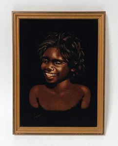 PINTURA RETRATO NIÑO SONRIENTE ABORIGEN MARTINUS DE COLECCIÓN SOBRE TERCIOPELO FIRMADA - Imagen 1 de 4