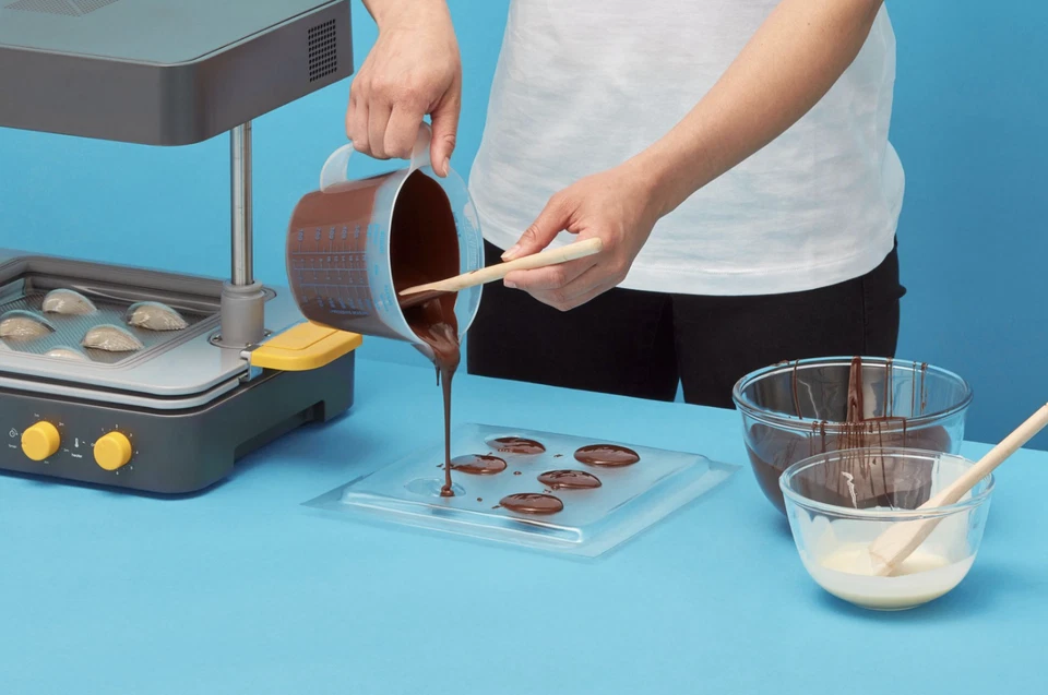 Mayku Formbox Desktop Vacuum Former - image 1 of 4