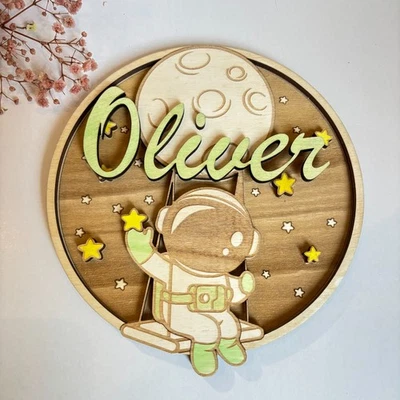 Letrero de madera para guardería con columpio de astronauta - Placa de habitación de bebé pintada a mano de astronauta Foto 1 de 3