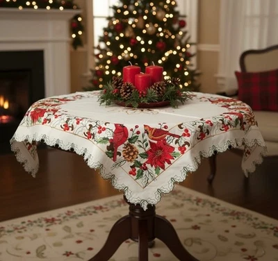 Tiro de mesa de Navidad Cardenales bordado NUEVO 33,5 x 33,5 pulgadas Foto 1 de 4