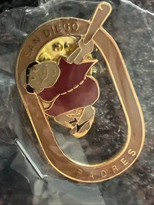 NUEVO "Raro" De Colección San Diego Padres Fraile Murciélago Oscilante Troquelado Prendedor MLB Sellado - Imagen 1 de 2