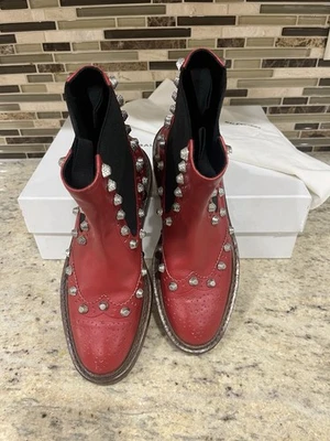Botas de tornozelo femininas Balenciaga cravejadas Brogue Chelsea couro vermelho ponta das asas tamanho 37,5 - Imagem 1 de 4