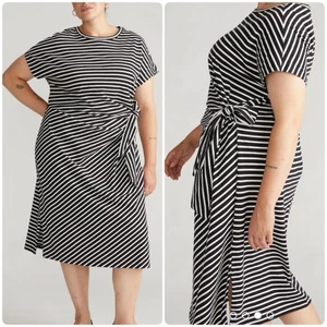 Universal Standard Halbmond bretonisch gestreiftes Strickkleid in Schwarz/Weiß Damen 14 - Bild 1 von 6