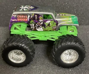 Hot Wheels Monster Jam 2005 Grave Digger Chrome #33 1:64 Monster Truck - Picture 1 of 22
