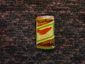 Vintage Emaille Miller High Life Bierdose Hut Pin Größe 1" hoch x 1/2" breit - Bild 1 von 1