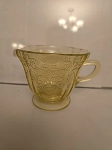 Vintage Federal Glas Milchkännchen mit Fuß gelb Bernstein Depression Madrid 20er Jahre  - Bild 1 von 5