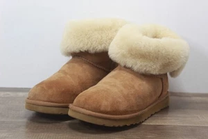 UGG Bailey Button II Damen Winterstiefel Kastanie Gr. 9 (TR-68) - Bild 1 von 8