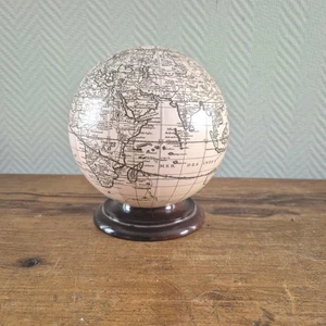 Vintage Weltkugel auf Holzständer AM USA-NL Est 1968 Karte von Robert De... - Picture 1 of 7
