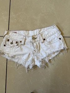 True Religion Shorts Women 27 Cut Off White Denim 2" Inseam Distressed 90s Y2K - Picture 1 of 7
