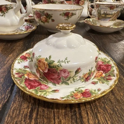 Royal Albert Old Country Roses Covered Round Butter or Cheese Dish - Image 1 of 4