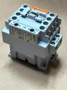 Speaker + scarpa CA7-9-10 con contattore CA7-PA 3 poli 9A bobina AC 3 fasi - Foto 1 di 6