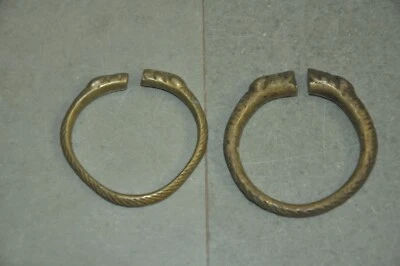 Brazalete/brazaletes artesanales vintage de 2 piezas con cara de león grabados Foto 1 de 4