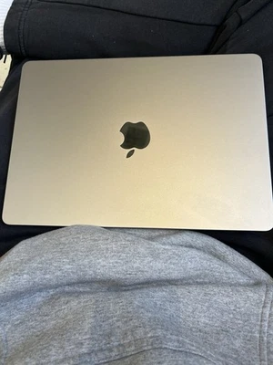 Apple MacBook Air 2022 13.6" M2, 256GB - Image 1 of 3