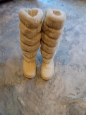 Timberland Kickadilla Cream Fur Boots Women's Size 8.5M ×× - Image 1 of 4