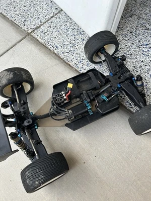 Truggy Team Associated RC8T3.2E con Tekin y Hobbystar ARTR Foto 1 de 4