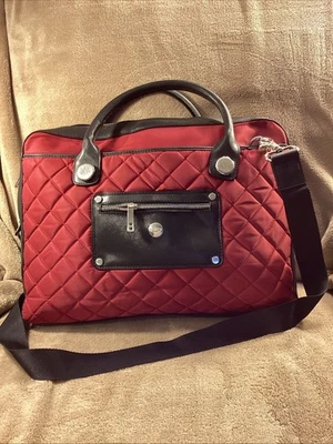 "Bolso de Mano Knomo Jesi Acolchado Nylon 15"" Rojo Granate 16"" X 12"" X 3"" Usado en Excelente Condición" Foto 1 de 4