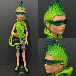 Muñeca Monster High Deuce Gorgon Scaris City of Frights completa con soporte - Imagen 1 de 12