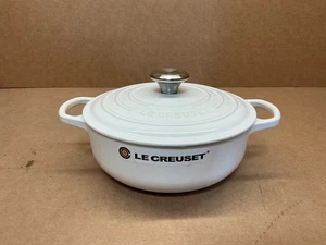 Le Creuset Emaillierter Gusseisen Signatur Sauteuse Ofen, 3,5 Quart., Weiß - Bild 1 von 8