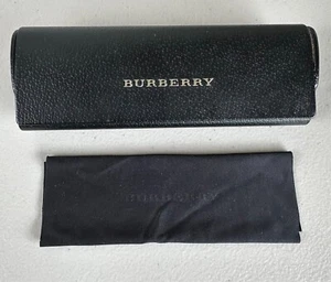 Estuche rígido negro para gafas Burberry con cierre magnético 6 1/2" x 2 1/2" - Imagen 1 de 3