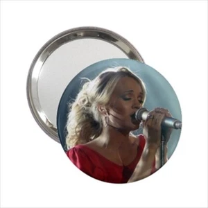 Bolso de mano Carrie Underwood Country Music Icon 2,25 pulgadas doble cara espejo - Imagen 1 de 1